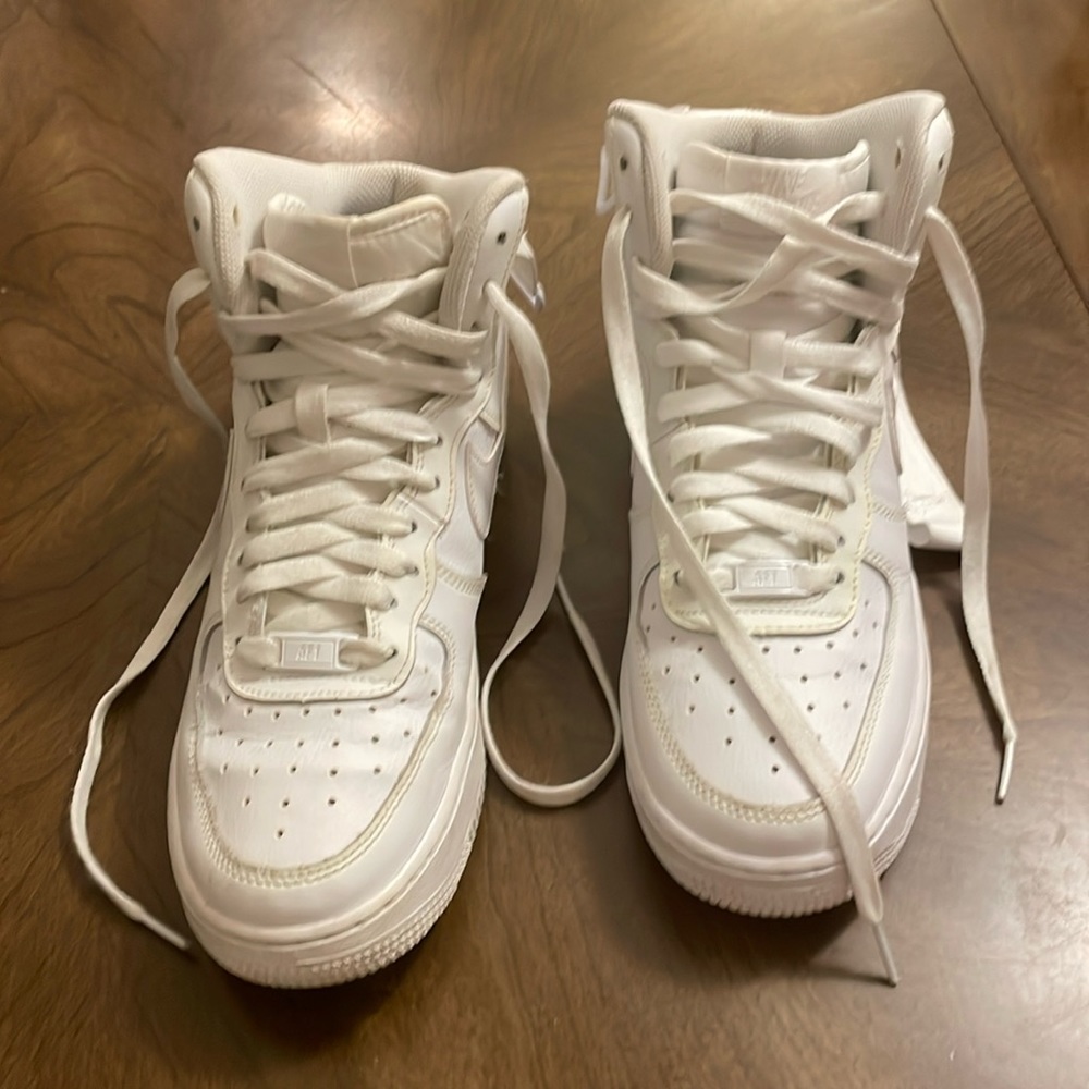 Youth Size 7 Air Force Ones (AF1) White